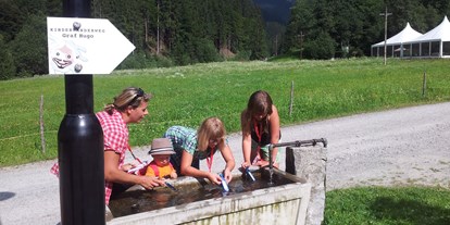 Ausflug mit Kindern - Weg: Erlebnisweg - Wald am Arlberg - "Muntafuner Gagla Weg" ist Montafonerisch und heißt übersetzt "Montafoner Kinderwege" - Gaglaweg (Kinderwanderweg) Silbertal im Montfon