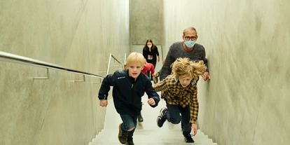 Ausflug mit Kindern - Ausflugsziel ist: eine Sehenswürdigkeit - Schnepfau - Spaß im Kunsthaus Bregenz.
Foto: Miro Kuzmanovic - Kunsthaus Bregenz 
