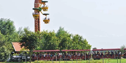 Trip with children - Ausflugsziel ist: ein Zoo - Germany - Mit dem Jade-Express um die Afrikaanlage. - Jaderpark