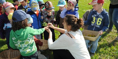 Ausflug mit Kindern - Erdpreß - Kräuterworkshops für Kinder & Erwachsene - ADAMAH BioHof