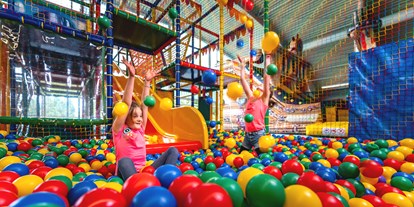 Ausflug mit Kindern - Sportanlage: Fußballplatz - Arnstadt - YOKI AHORN Kinderspielwelt  - YOKI AHORN Tobe-Paradies