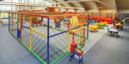 Ausflug mit Kindern - Sportanlage: Fußballplatz - Arnstadt - YOKI AHORN Tobe-Paradies