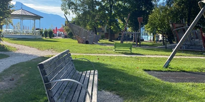 Ausflug mit Kindern - Ausflugsziel ist: ein Spielplatz - Sankt Leonhard (Grödig) - Sitzgelegenheit - Mondsee Spielplatz