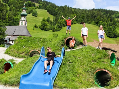 Voyage avec des enfants - Sportanlage: Fußballplatz - L'Autriche - Familienpark Drachental Wildschönau Spielhügel
© Wildschönau Tourismus - Familienpark Drachental Wildschönau