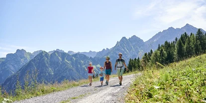 Trip with children - Stein (Sonntag) - Wanderung am Natursprünge-Weg Brandnertal - Natursprünge-Weg