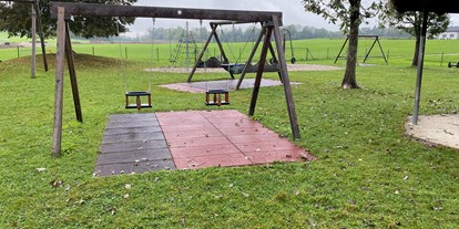 Ausflug mit Kindern - Alter der Kinder: 1 bis 2 Jahre - Bayerisch Gmain - Babyschaukel - Spielplatz Eugendorf