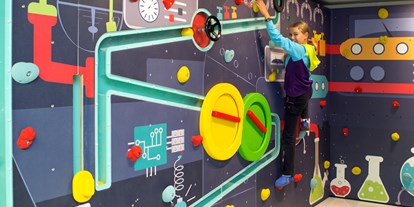 Ausflug mit Kindern - Ausflugsziel ist: ein Indoorspielplatz - Ötztal-Bahnhof - PlayIn Serfaus