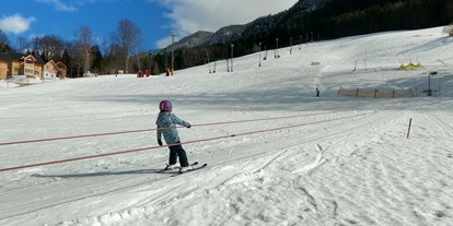Ausflug mit Kindern - Ausflugsziel ist: eine Sportanlage - Grünau im Almtal - Skilift Zloam - Narzissendorf Zloam