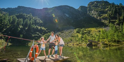 Ausflug mit Kindern - outdoor - Archkogl - Mit dem Floss über den Untersee ziehen - ein echter Spaß - Stille Wasser Reiteralm