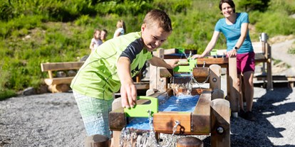 Ausflug mit Kindern - Themenschwerpunkt: Spielen - Wald am Arlberg - Golmi´s Forschungspfad