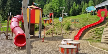 Ausflug mit Kindern - Gastronomie: kinderfreundliches Restaurant - Zettin - Waldtratte Kaiserburg EINS - Hütt'n "Almzirkus" Kinderspielplatz
