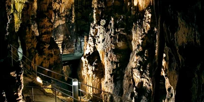 Ausflug mit Kindern - Omišalj - Symbolbild für Ausflugsziel Tropfsteinhöhle Biserujka (Kvarner). - Tropfsteinhöhle Biserujka