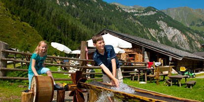 Ausflug mit Kindern - Umgebungsschwerpunkt: Land - Pinzgau - Viel Spass beim Wasserspielplatz für große und kleine Kinder - Palfner Alm Rauris