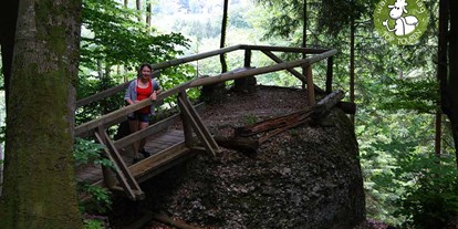 Ausflug mit Kindern - Themenschwerpunkt: Wandern - Großgmain - In diesem schönen Wald soll schon Mozart gelustwandelt sein. Von hier aus hast du einen wunderbaren Ausblick über die Stadt.  - Hexenloch in der Stadt Salzburg