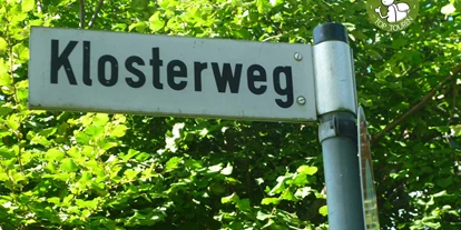 Ausflug mit Kindern - Themenschwerpunkt: Wasser - Kleinberg (Nußdorf am Haunsberg) - Wer etwas länger unterwegs sein möchte, startet vom Dorfzentrum in Anger und wandert den Klosterweg entlang.  - Höglwörther See 