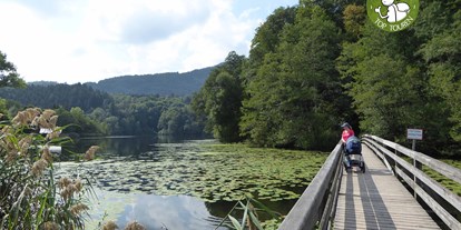 Ausflug mit Kindern - Umgebungsschwerpunkt: Wald - Bergen (Landkreis Traunstein) - Der bezaubernde See lädt an 2 Stellen zum Baden ein.  - Höglwörther See 