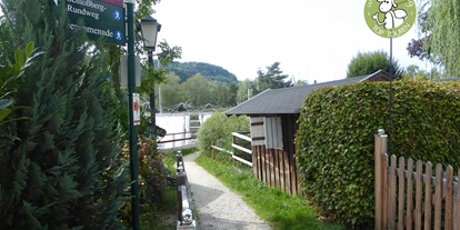 Ausflug mit Kindern - Umgebungsschwerpunkt: See - Kleinberg (Nußdorf am Haunsberg) - Hier muss man gut aufpassen, dass man die Abzweigung nicht übersieht.  - Bajuwarendorf Mattsee