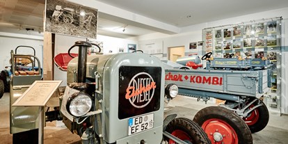 Ausflug mit Kindern - PLZ 81549 (Deutschland) - Traktoren im Untergeschoß - Eicher-Traktoren-Museum