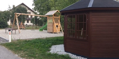 Ausflug mit Kindern - Kinderwagen: vollständig geeignet - Geinberg - Lesepavillon und Spielplatz am Heckenlehrpfad - Heckenlehrpfad