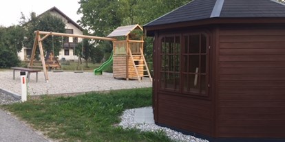 Ausflug mit Kindern - Hötzing (Eberschwang) - Lesepavillon und Spielplatz am Heckenlehrpfad - Heckenlehrpfad