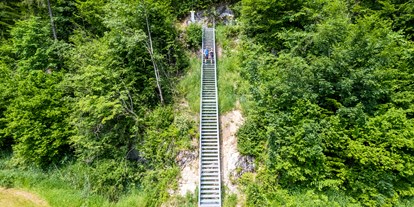 Ausflug mit Kindern - Ausflugsziel ist: ein Aussichtspunkt - Bergen (Landkreis Traunstein) - Themenwanderweg Schmugglerweg Klobenstein