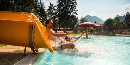 Ausflug mit Kindern - erreichbar mit: Fahrrad - Grassau (Landkreis Traunstein) - Erlebnis-Waldschwimmbad Kössen