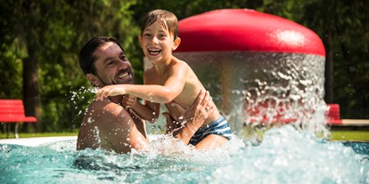 Ausflug mit Kindern - Themenschwerpunkt: Schwimmen - Kössen - Erlebnis-Waldschwimmbad Kössen