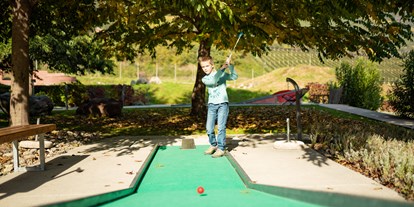 Ausflug mit Kindern - Sportanlage: Minigolfplatz - Ratschings - © Tourismusverein Algund, Cinemepic - Minigolf Algund