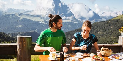 Ausflug mit Kindern - Themen in der Region: Mountainbiken - Almfrühstick mit Panoramablick - Gröden/Val Gardena 