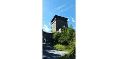 Ausflug mit Kindern - Witterung: Bewölkt - Vorderkleinarl - Frontansicht des Turmes - Historie-Erlebnis Burg Klammstein