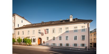 Ausflug mit Kindern - Schatten: vollständig schattig - Salzburg - Aussenansicht vom Mozart-Wohnhaus - Mozart-Wohnhaus