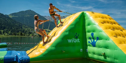 Ausflug mit Kindern - TOP Ausflugsziel 2024 - Österreich - Badeplatz Seepromenade & Badestrand Ostufer mit Aqua Funpark