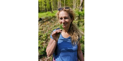 Ausflug mit Kindern - Themenschwerpunkt: Entdecken - PLZ 1060 (Österreich) - Helene mit Kräuter - Kräuterwanderung 