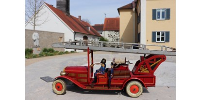 Ausflug mit Kindern - PLZ 86450 (Deutschland) - Spielzeugausstellung
Alte Schule: Fuggerstraße 3 - Museum Mertingen