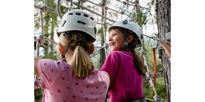Ausflug mit Kindern - Ausflugsziel ist: ein Kletterpark - Adventure lives here! - Abenteuer im Hochsailgarten in Colfosco
