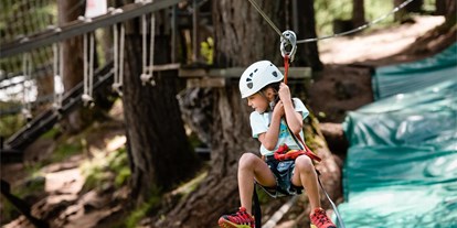 Ausflug mit Kindern - Themenschwerpunkt: Abenteuer - Wanderdorf La Val - Abenteuer im Hochsailgarten in Colfosco