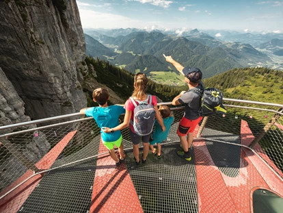 Ausflug mit Kindern - Witterung: Bewölkt - Steinplatte Waidring Triassic Park Aussichtsplattform - Triassic Park auf der Steinplatte