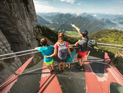 Ausflug mit Kindern - Sankt Martin bei Lofer - Steinplatte Waidring Triassic Park Aussichtsplattform - Triassic Park auf der Steinplatte