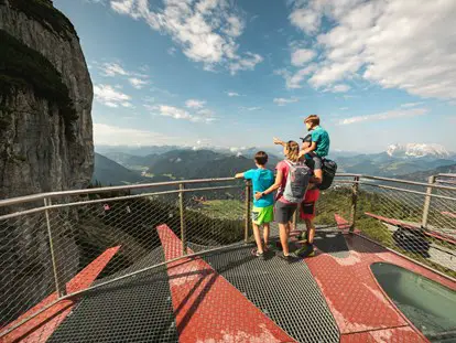 Ausflug mit Kindern - Sankt Martin bei Lofer - Steinplatte Waidring Triassic Park Aussichtsplattform - Triassic Park auf der Steinplatte