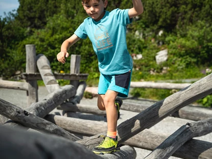 Reis met kinderen - Steinplatte Waidring Triassic Park  - Triassic Park auf der Steinplatte