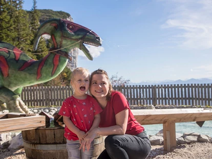 Reis met kinderen - TOP Ausflugsziel 2024 - Oostenrijk - Triassic Park auf der Steinplatte