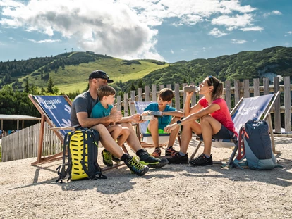 Trip with children - Ausflugsziel ist: ein Freizeitpark - Austria - Triassic Park auf der Steinplatte