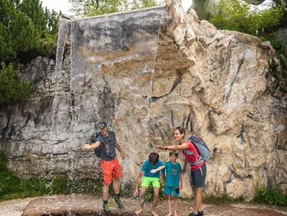 Trip with children - Themenschwerpunkt: Bewegung - Triassic Park auf der Steinplatte