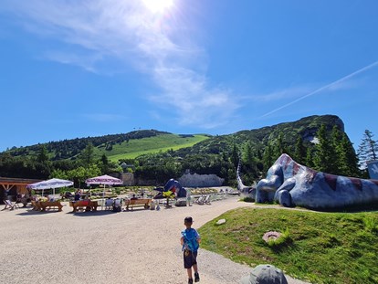 Ausflug mit Kindern - barrierefrei - Bad Reichenhall - Triassic Park  Steinplatte Waidring