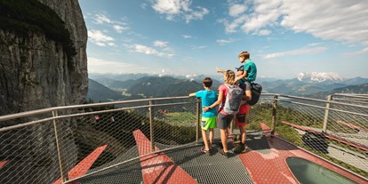 Ausflug mit Kindern - Ausflugsziel ist: ein Freizeitpark - Kitzbüheler Alpen - Steinplatte Waidring Triassic Park Aussichtsplattform - TriassicPark auf der Steinplatte