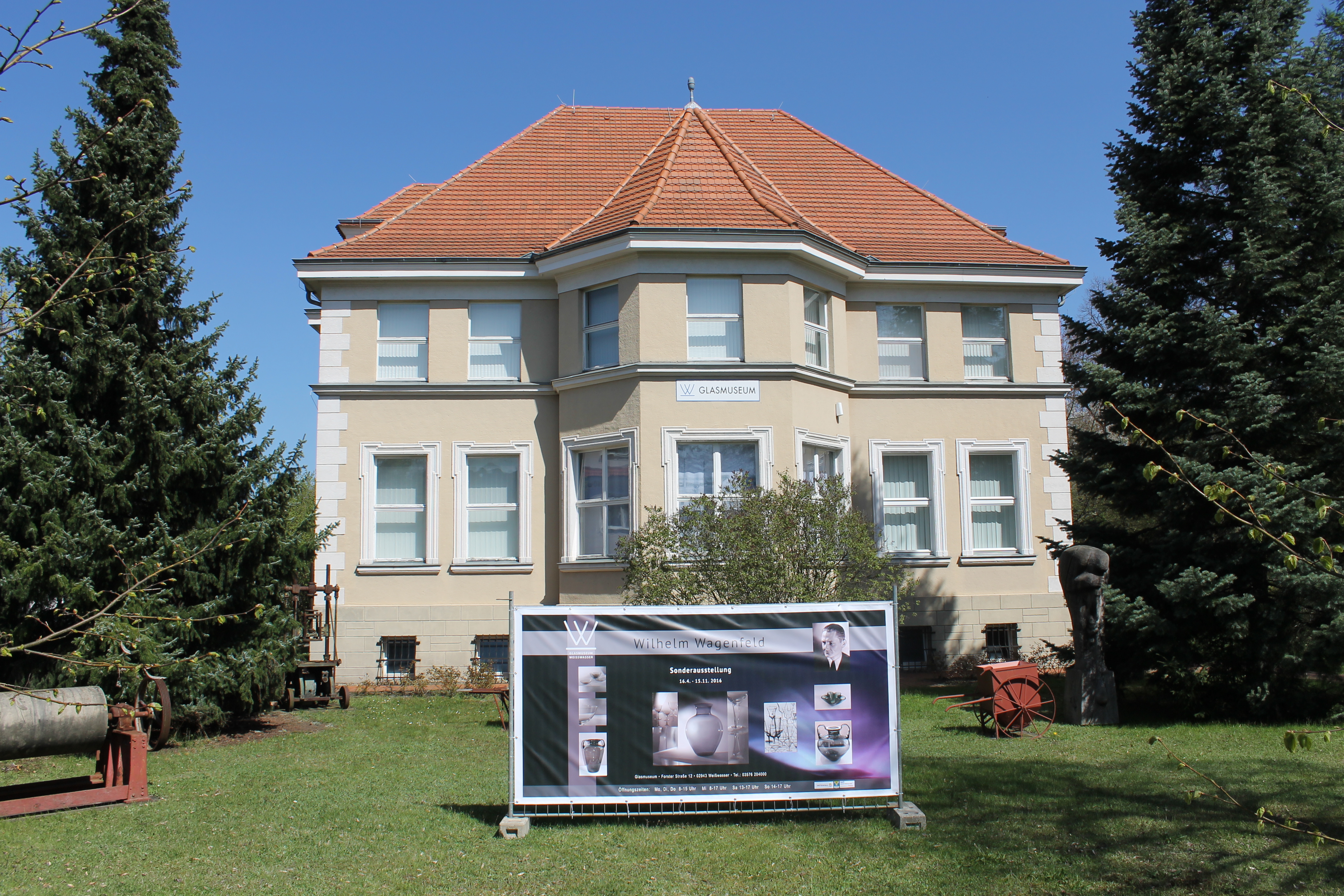 Ausflugsziel - Aussenansicht des Glasmuseum
 - Glasmuseum Weißwasser - Oberlausitz - Sachsen