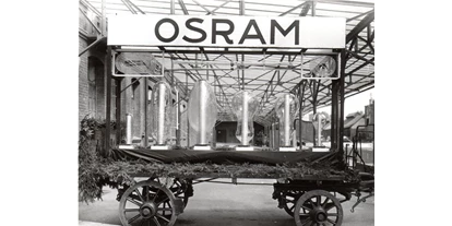 Ausflug mit Kindern - Festwagen im Osram-Werk Weißwasser Mitte der 1930er Jahre
 - Glasmuseum Weißwasser - Oberlausitz - Sachsen