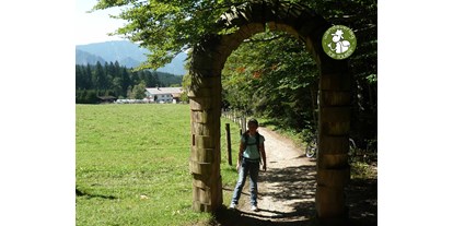 Ausflug mit Kindern - Witterung: Schönwetter - Freilassing (Berchtesgadener Land) - Das ist die 1. Station vom Lehrweg.  - Erlebnispfad Frillensee bei Adlgaß