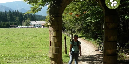 Ausflug mit Kindern - Ausflugsziel ist: ein Spielplatz - Sankt Leonhard (Grödig) - Erlebnispfad Frillensee bei Adlgaß