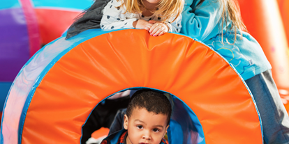 Ausflug mit Kindern - Ausflugsziel ist: ein Indoorspielplatz - Einsiedeln - Symbolbild für Ausflugsziel Spielzänti - Kinderwelt. Keine korrekte oder ähnlich Darstellung! - Spielzänti - Kinderwelt